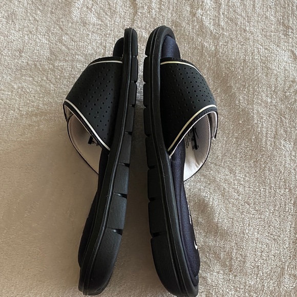Nike Black and White Slide Sandals - Picture 12 of 13